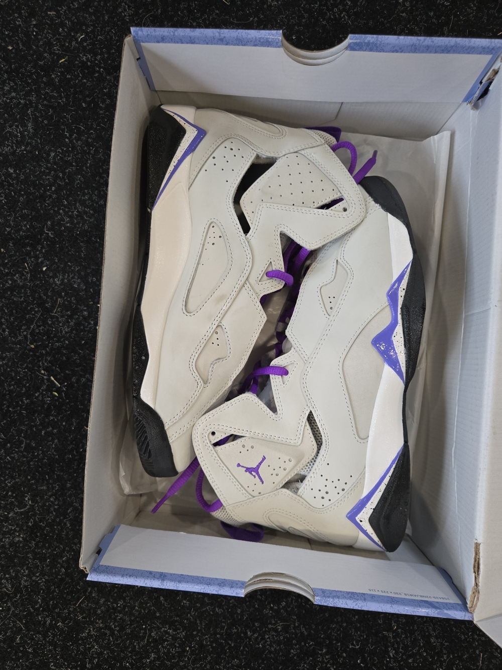Nike Jordan True Flight GS basketball shoes in a light grey and purple colorway
